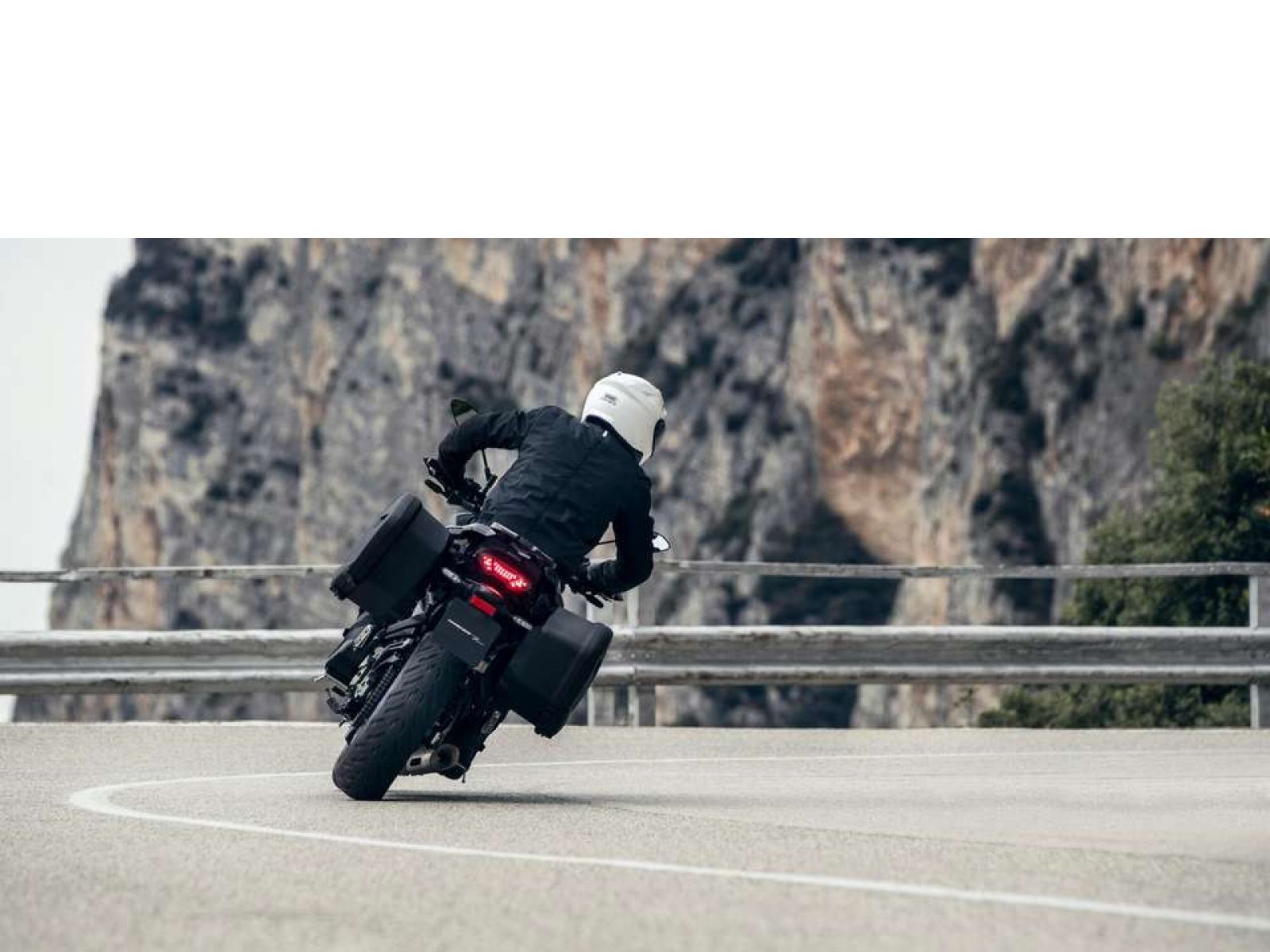 Мотоцикл YAMAHA Tracer 7 GT (Icon Performance) 2024